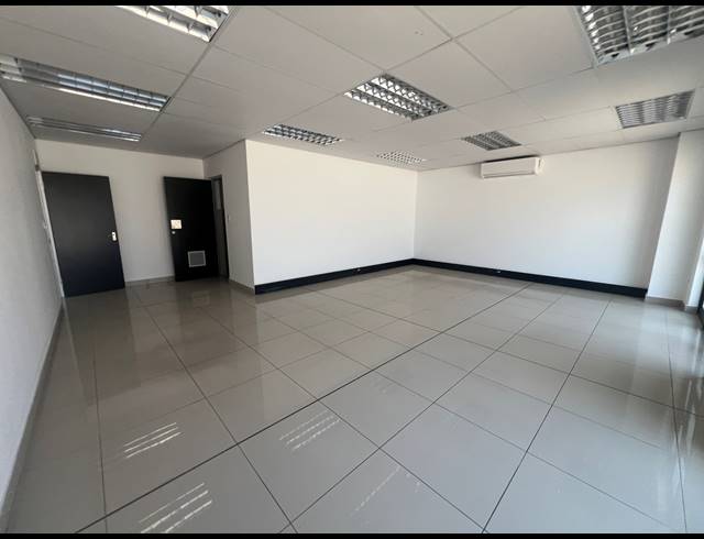 1,587M² WAREHOUSE TO LET IN KYA SANDS